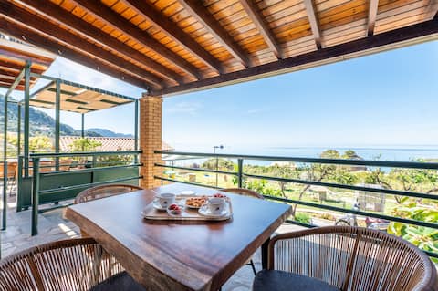 Popular Airbnb listing: Rainbow apartm.Studio,40 metres from the sea in Περιφερειακή Ενότητα Κέρκυρας