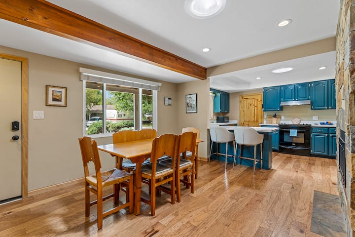 Westside 3bd/2bth | Fireplaces | Snowbowl | A/c - Flagstaff, AZ