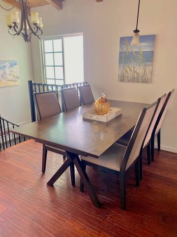 Walk To Beach – Manhattan Beach House! gallery image 4