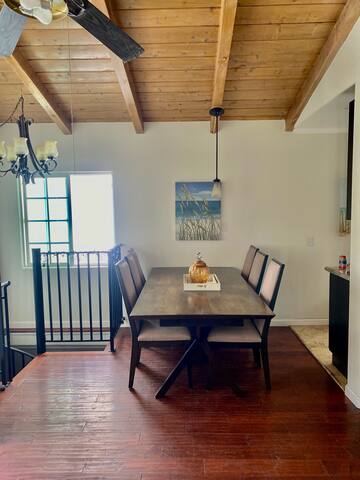 Walk To Beach – Manhattan Beach House! gallery image 3