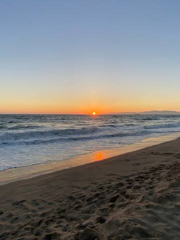 Walk To Beach – Manhattan Beach House!