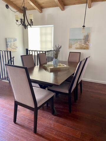 Walk To Beach – Manhattan Beach House! gallery image 5