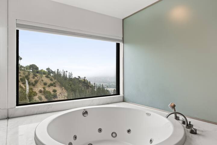 Hollywood Sky Castle gallery image 4