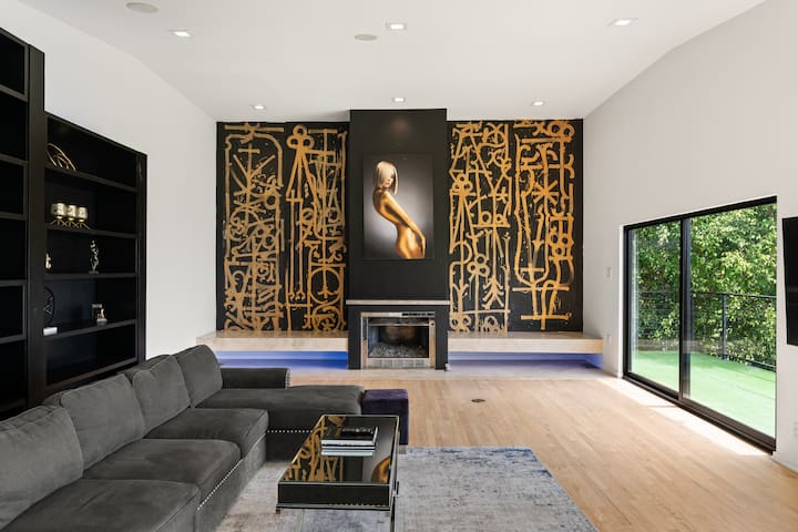 Hollywood Sky Castle