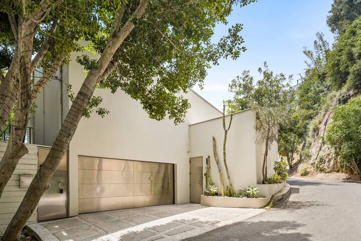 Hollywood Sky Castle gallery image 5