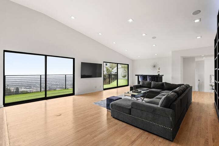 Hollywood Sky Castle gallery image 2