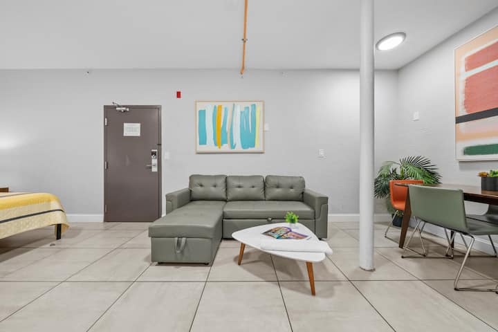 2 Queen Studio | Free Beach Chair Rentals & More - South Beach, FL