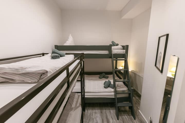 Stay in the beautiful Blue Chili apartment in a very central location.
Sleeps 5