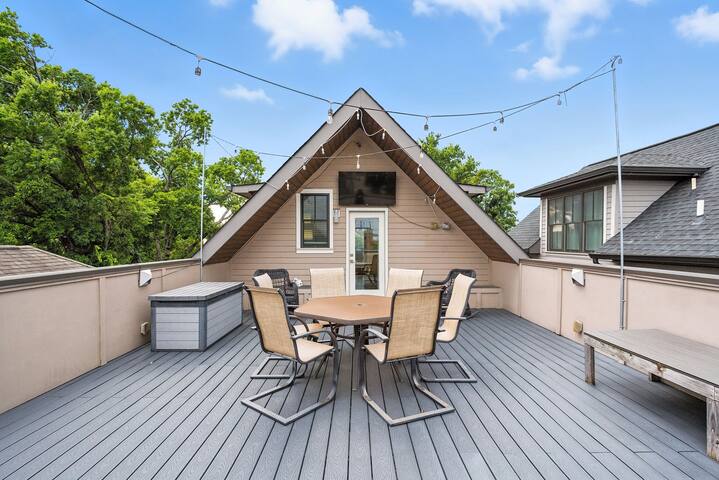 Bachelorette HQ-Walk to Broadway/Downtown gallery image 5