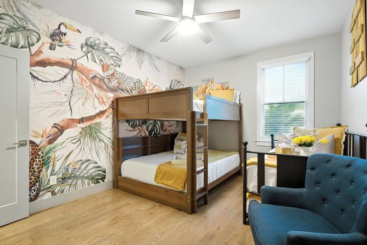 Bachelorette HQ-Walk to Broadway/Downtown gallery image 4