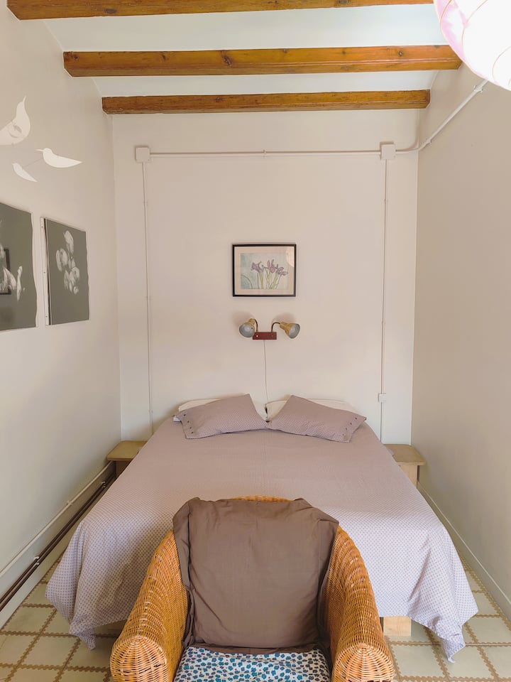 Брачен кревет (широк 150-179 см) со душек 160 x 200 см (брачен кревет (широк 180-179 см).
