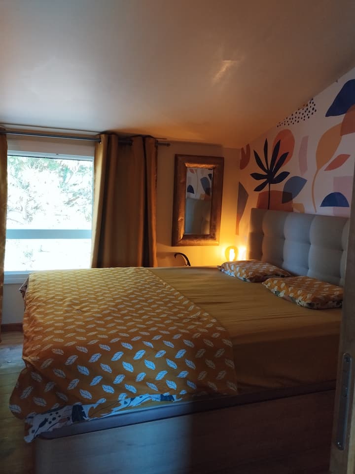 卧室1 ：床180 * 200