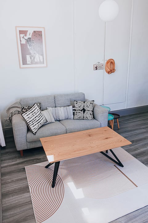Annonce Airbnb populaire: At Marie-Claire's, terrace in the city center à Narbonne