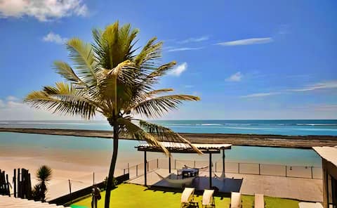 Beachfront house with 5 en-suites, swimming pool and sauna