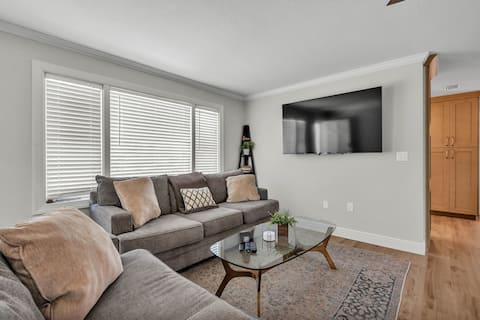 Top performing Airbnb: Huge Spa - Quick Walk to the Beach - 2 Family Room in St. Petersburg / Clearwater