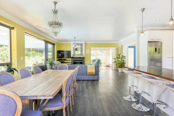 Upper Constantia villa in tranquil garden setting gallery image 5