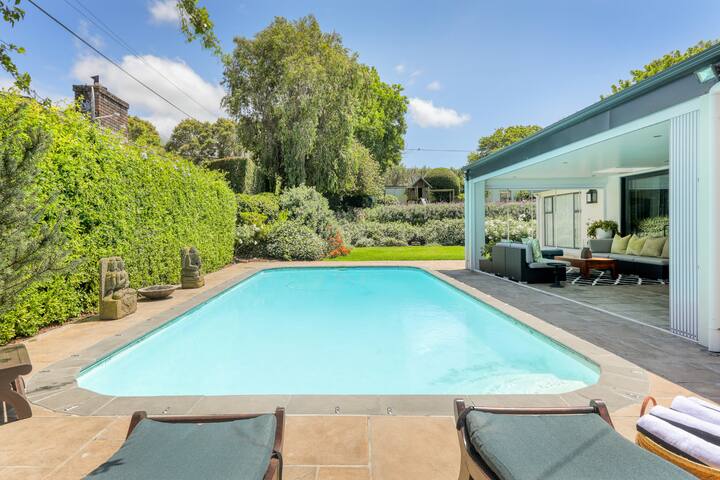 Upper Constantia villa in tranquil garden setting gallery image 4