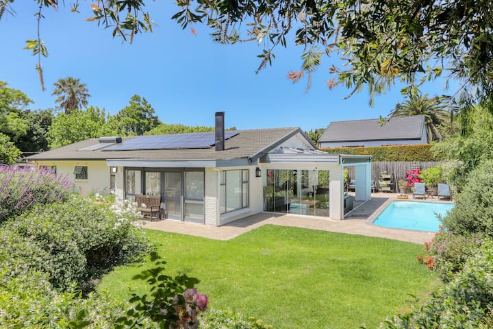 Upper Constantia villa in tranquil garden setting