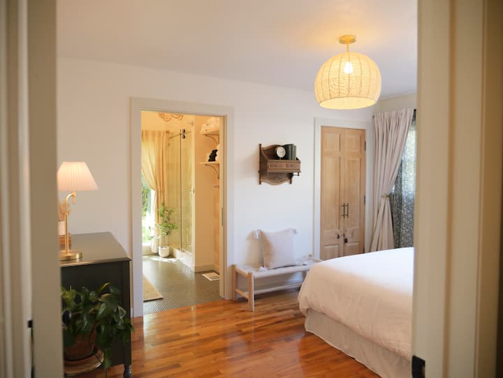 Chumba kikubwa cha kuweka nguo