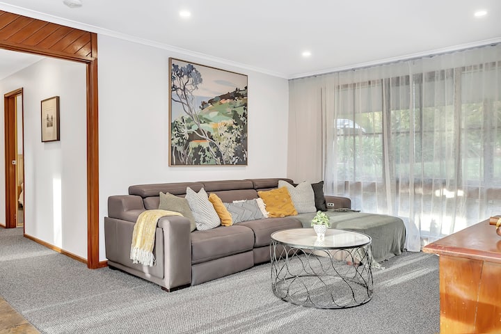 Sleeps 8 | Pet-friendly | Fire & Hills Retreat - Bridgewater, Australia