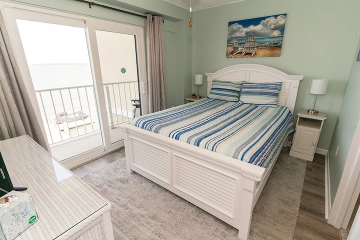 Queen size bed with balcony and attached bathroom and walk in closet