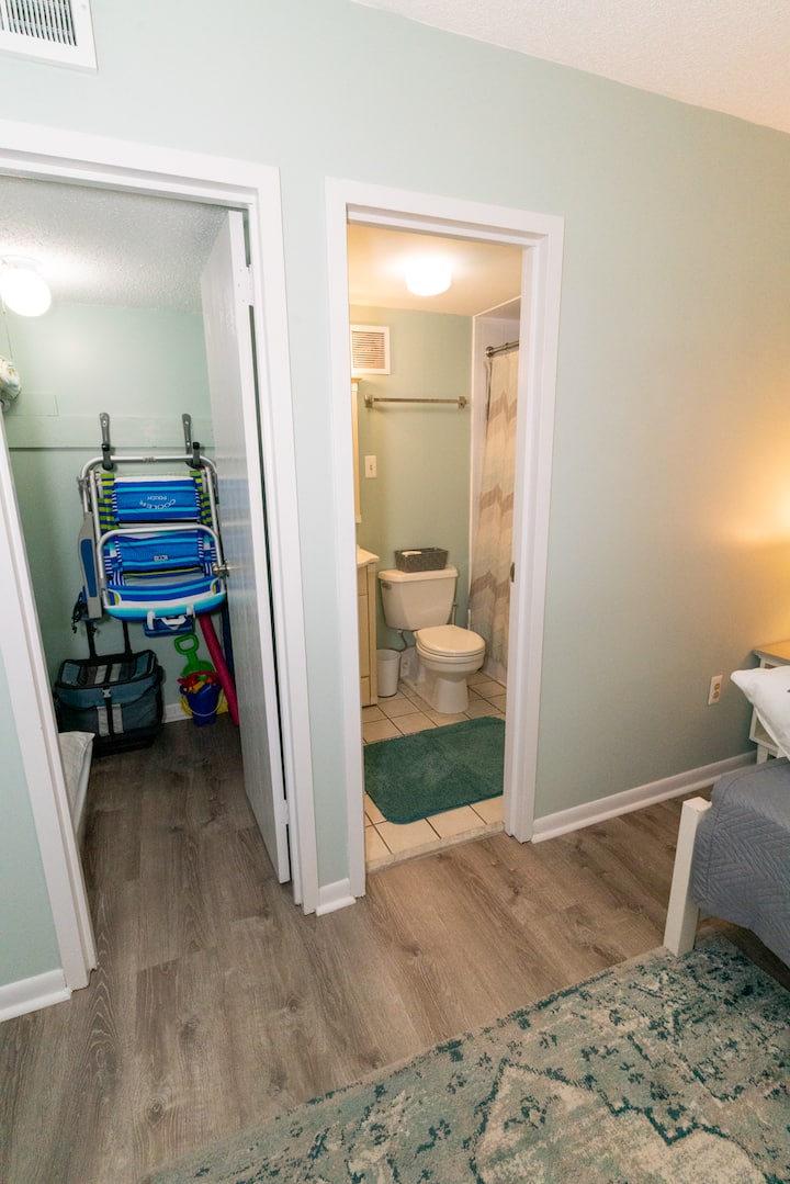 Attached bathroom with tub/shower