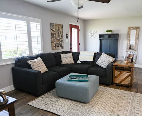 Cheerful 3 Bedroom Home in Sunny Orlando