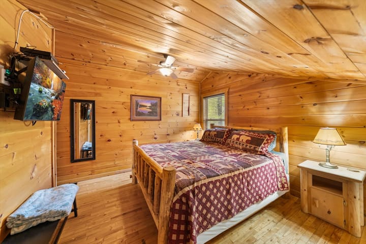 Суит с двойно легло king size на трето ниво. 