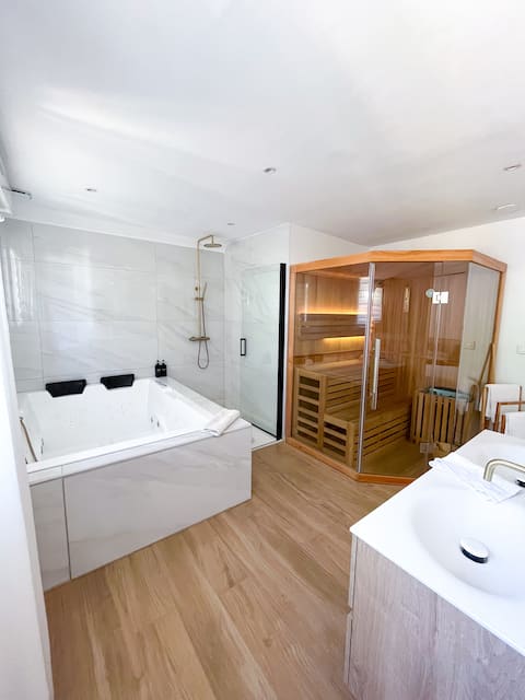 Cocon des Pins – House with Balneotherapy and Sauna