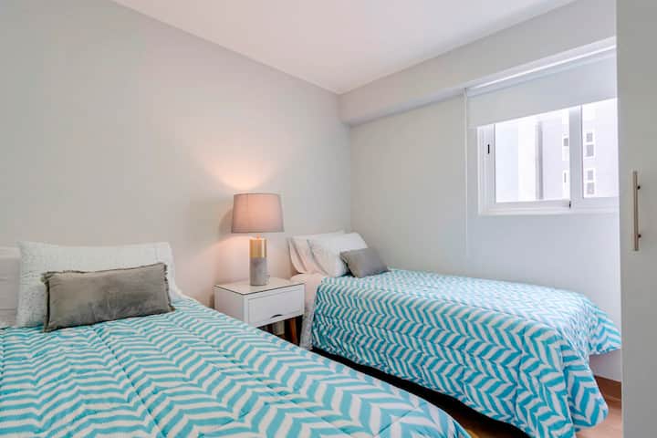 Dormitorio con camas individuales de una plaza.