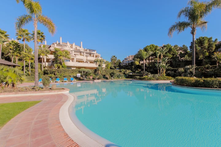 Capanes Del Golf | Mountain & Golfcourse Views - Benahavís