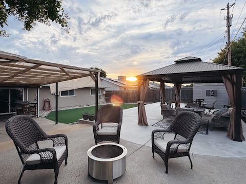 Cheerful 4 bedroom home, big yard great for family