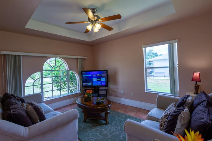 Villa Sebring Large Home With Heated Pool - Lehigh Acres, FL