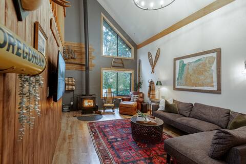 Hot Tub | 1.6 acres | Detached Game Room/Bunkhouse