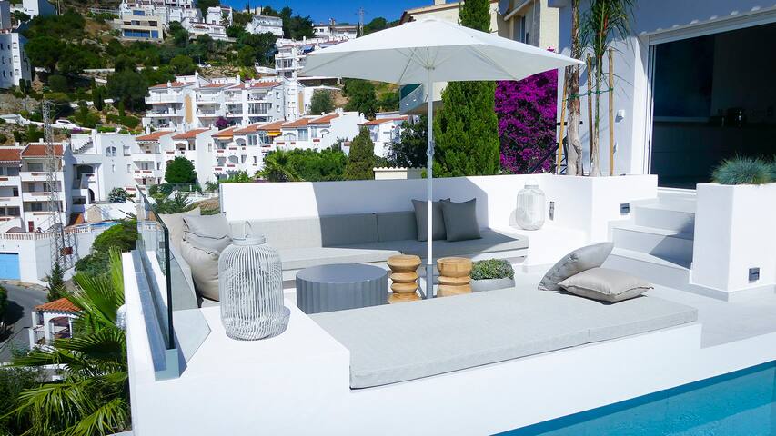 Luxury villa with view. Concierge service included gallery image 5