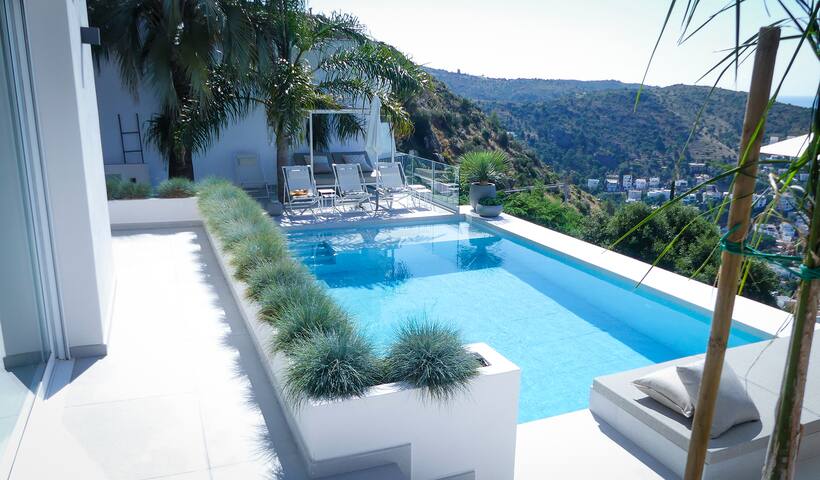 Luxury villa with view. Concierge service included gallery image 3