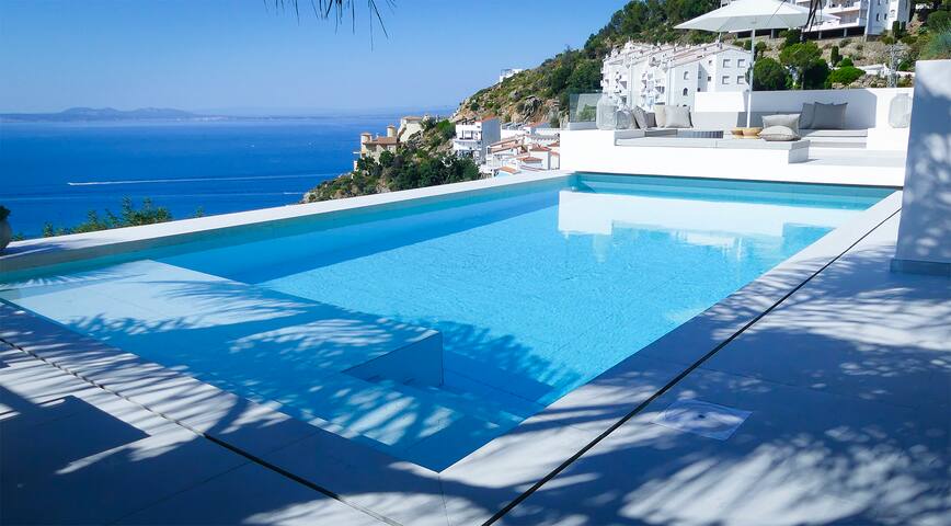 Luxury villa with view. Concierge service included gallery image 4