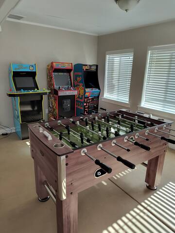 Pool, King bed, Arcade, All Essentials, EV charger gallery image 4