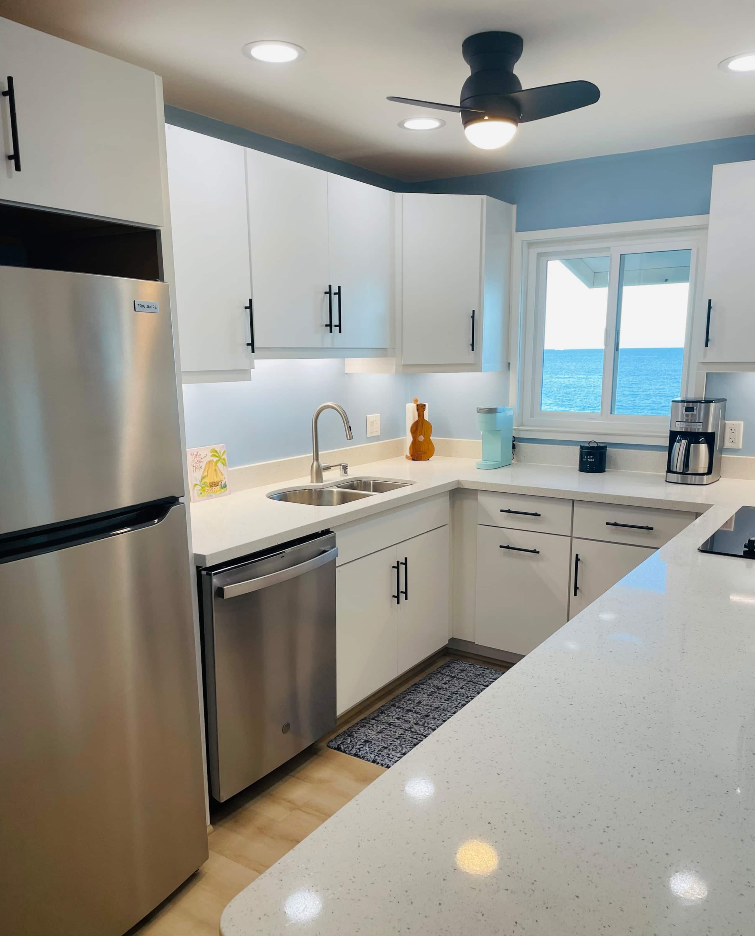 Condo in Kailua-Kona · ★4.95 · 2 bedrooms · 2 beds · 2 baths - Image 9