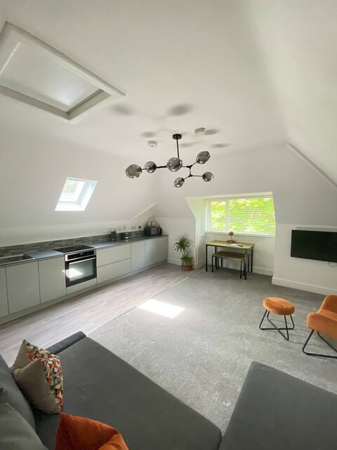 Loft Apartment - free parking & Wi-Fi