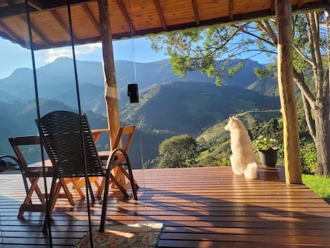 Top Airbnb: Beautiful View of Serra Negra Chalet - with hot tub in Itamonte