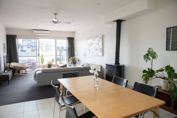 Modern Collingwood Penthouse, Private Rooftop gallery image 3