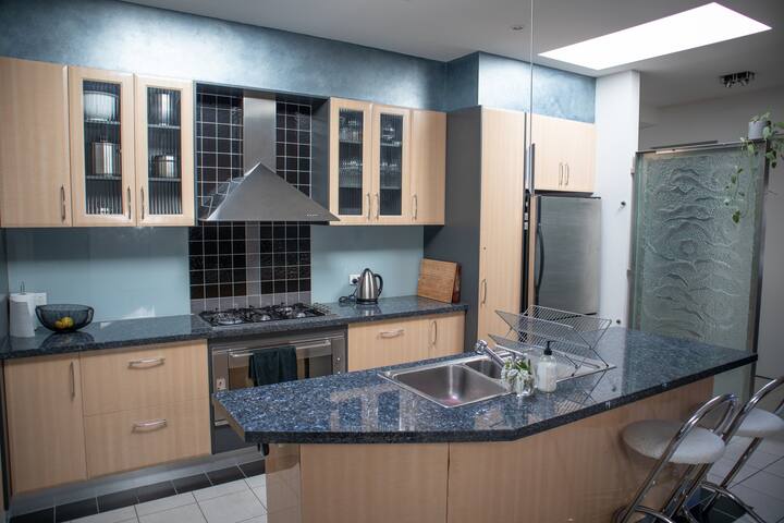 Modern Collingwood Penthouse, Private Rooftop gallery image 5