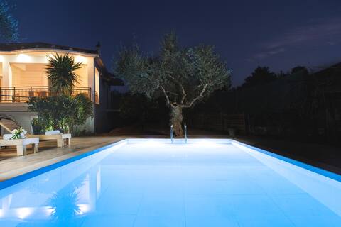 Happy Villa With Pool