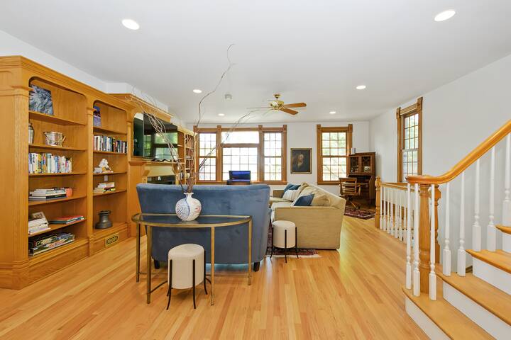 Lakeview/Wrigleyville 3 bedroom, 3 bath duplex up gallery image 5