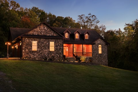Luxury Lodge Fire Pit, Hot Tub, & Sauna