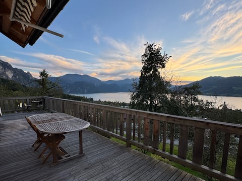 Lake Attersee Chalet "Über den Apfelbäumen" [Above the Apple Trees], 2-4 Pax