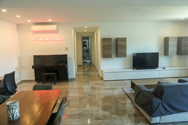 Luxury, Sea View 2 Bedroomed, Serviced Apartment. - Malta