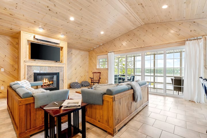 Tranquil Lakefront Home