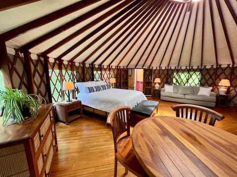 Magical farm retreat, stunning yurt & spa bathroom